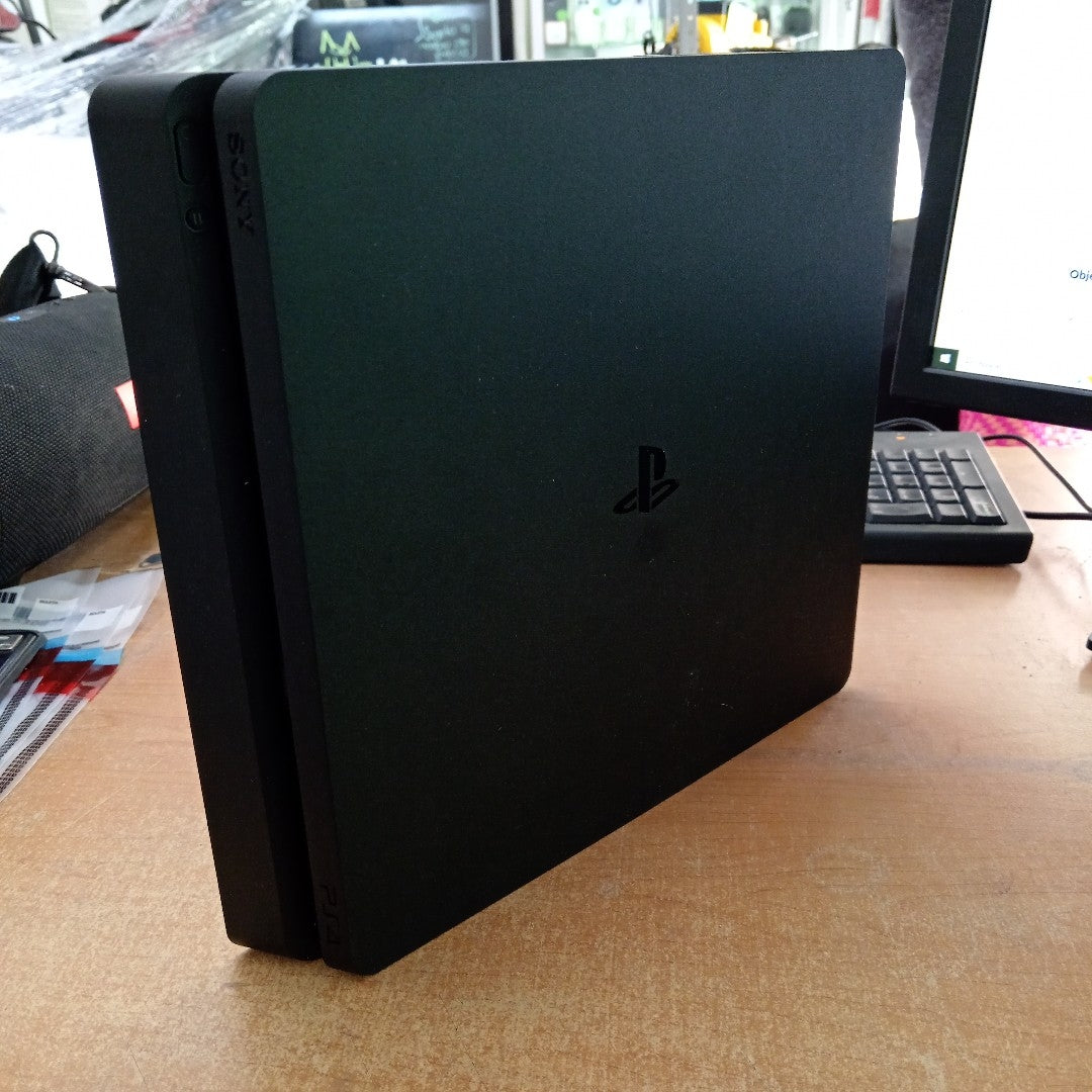 CONSOLA DE VIDEOJUEGO SONY PS4 SLIM 1 TB (SEMINUEVO)