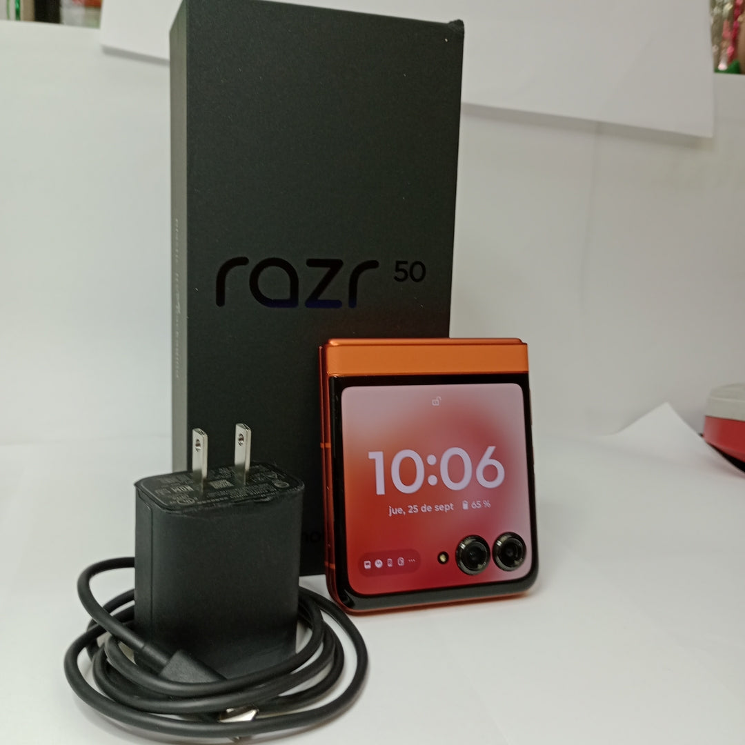CELULAR MOTOROLA RAZR 50 5G XT2453-1 512 GB 12 GB RAM (SEMINUEVO)