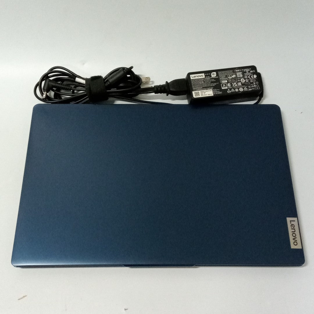 LAPTOP LENOVO IDEAPAD SLIM 3 15IAN8 (2023) 256 GB SSD 8 GB RAM (SEMINUEVO)