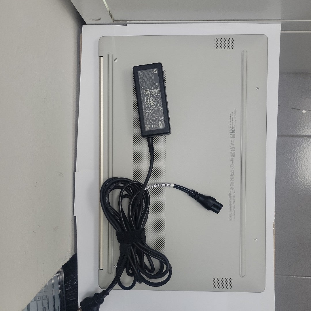 LAPTOP HP 15-FC0001LA (2023) 512 GB SSD 8 GB RAM (SEMINUEVO)