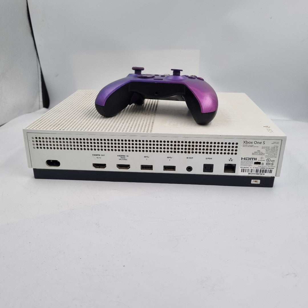 CONSOLA DE VIDEOJUEGO MICROSOFT XBOX ONE S 1 TB (SEMINUEVO)