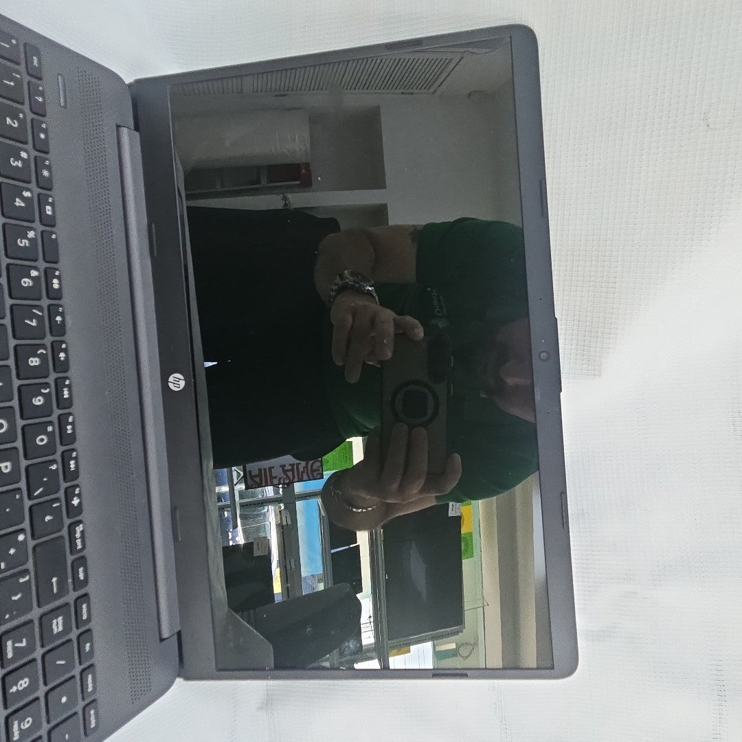 LAPTOP HP 15-DW1056LA (2022) 256 GB SSD 8 GB RAM (SEMINUEVO)