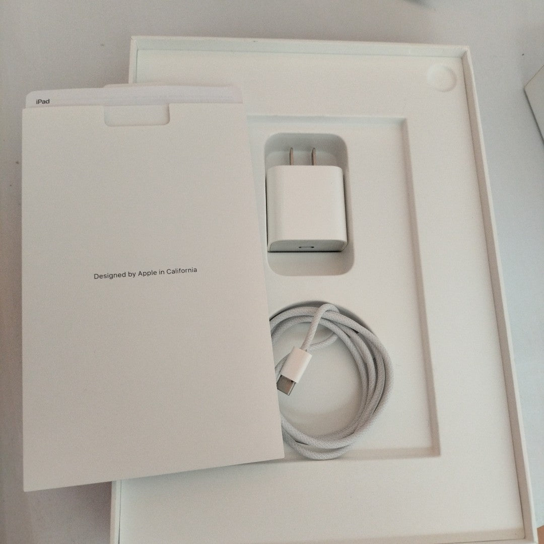 TABLETA APPLE IPAD AIR 5 A2588 256 GB 8 GB RAM (SEMINUEVO)