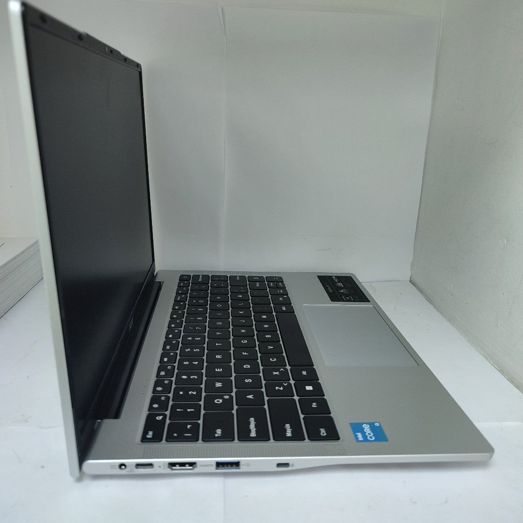 LAPTOP ACER ASPIRE LITE 14 AL14-31P-353Y (2024) 512 GB SSD 8 GB RAM (SEMINUEVO)