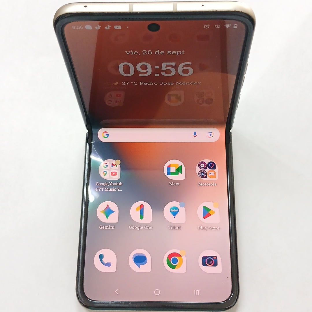 CELULAR MOTOROLA RAZR 50 5G XT2453-1 512 GB 12 GB RAM (SEMINUEVO)