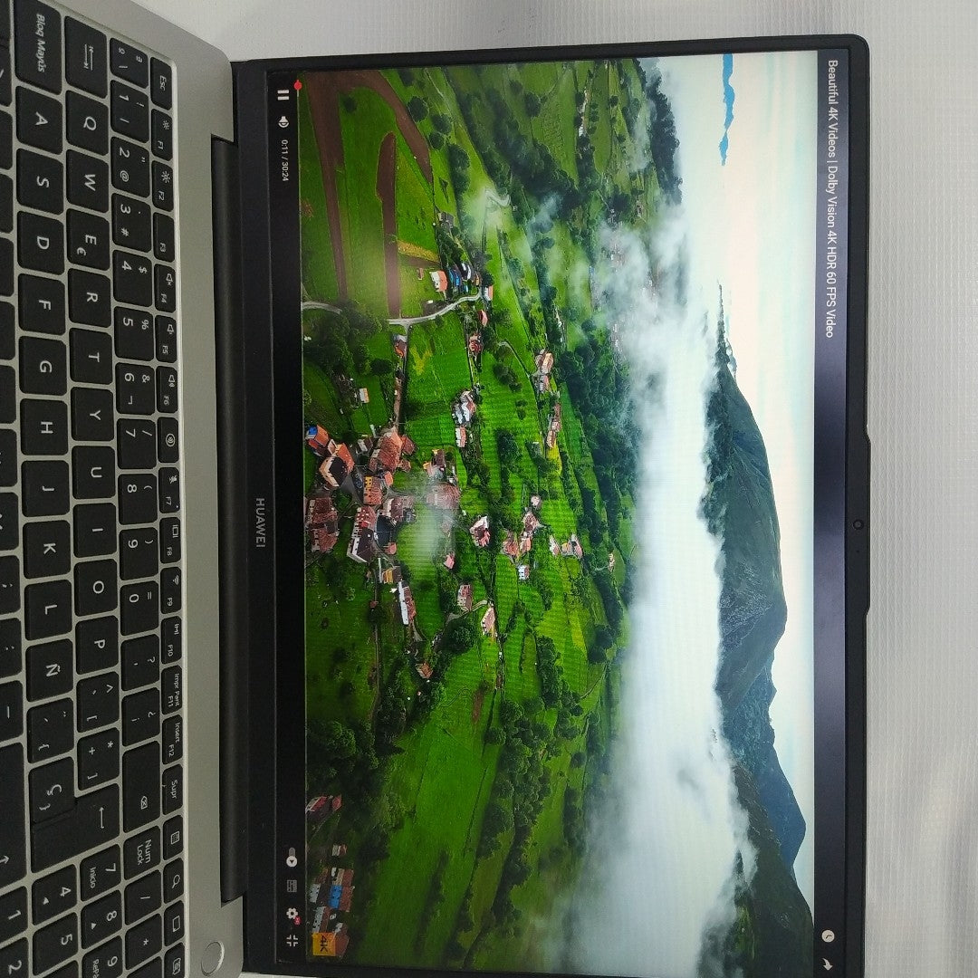 LAPTOP HUAWEI MATEBOOK D16 MCLF-X (2024) 512 GB SSD 8 GB RAM (SEMINUEVO)