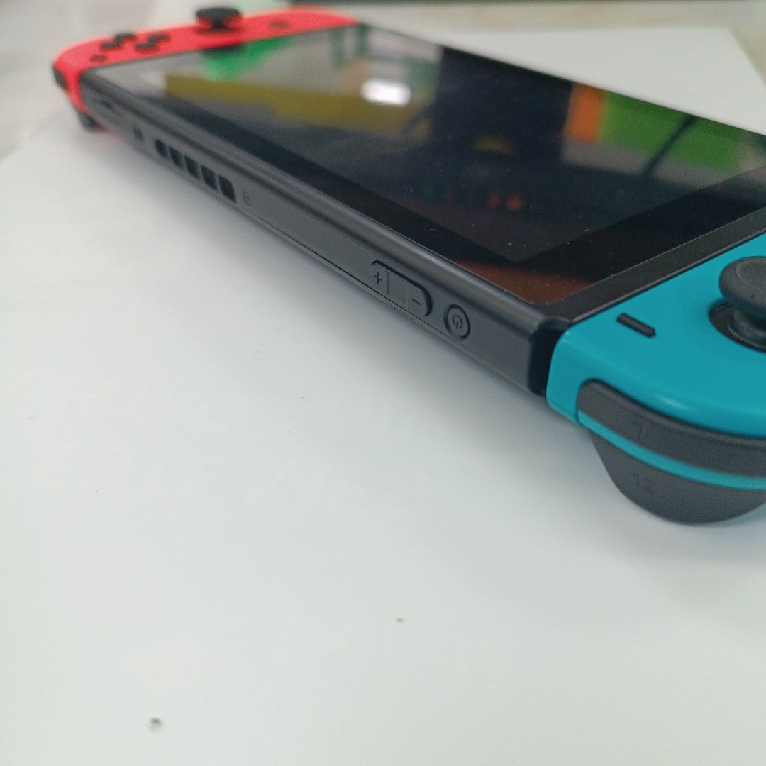 CONSOLA DE VIDEOJUEGO NINTENDO SWITCH 32 GB (SEMINUEVO)