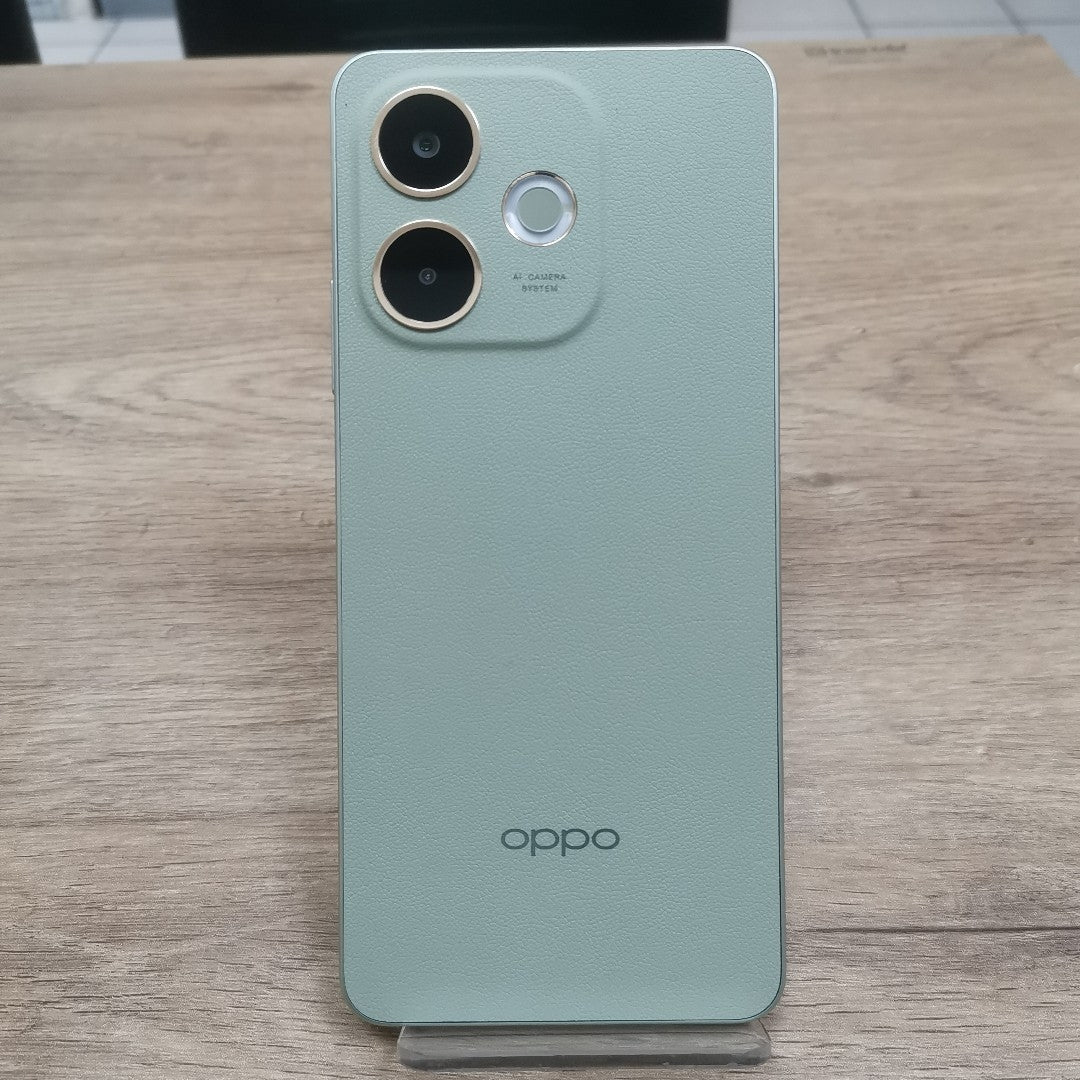 CELULAR OPPO  A5 PRO CPH2711 (2025) 256 GB 8 GB RAM (SEMINUEVO)