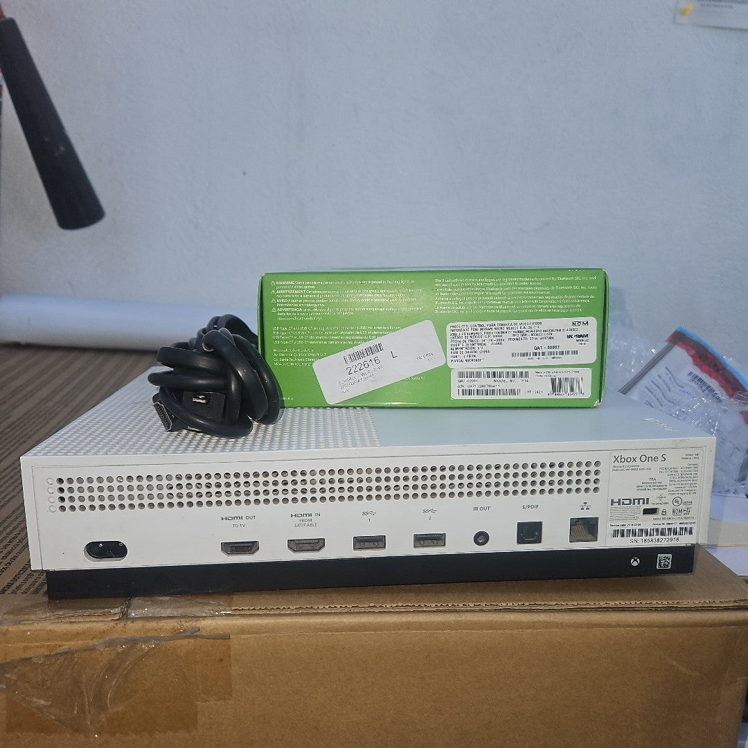 CONSOLA DE VIDEOJUEGO MICROSOFT XBOX ONE S 500 GB  (SEMINUEVO)