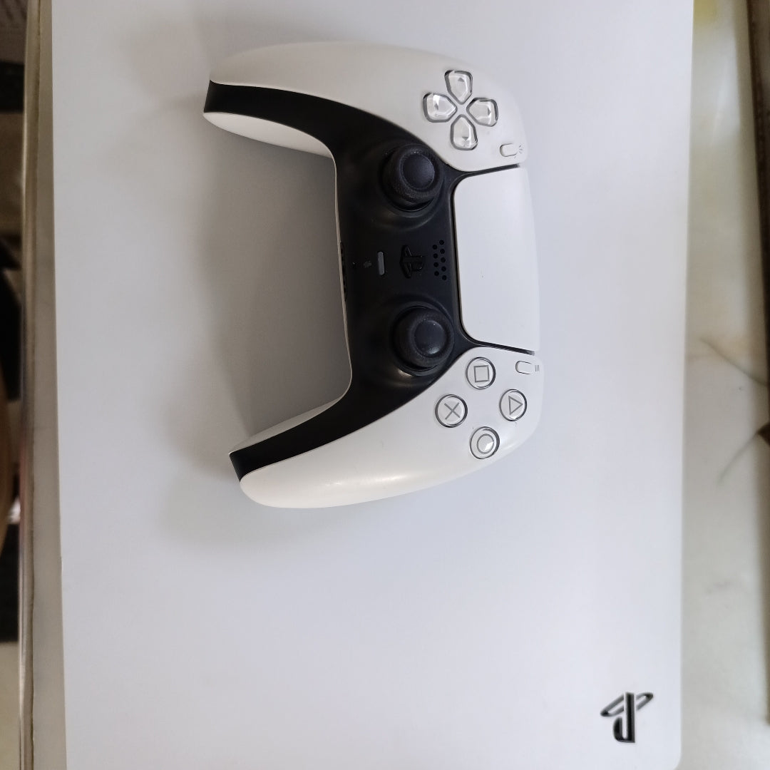 CONSOLA DE VIDEOJUEGO SONY PS5 825 SSD (SEMINUEVO)