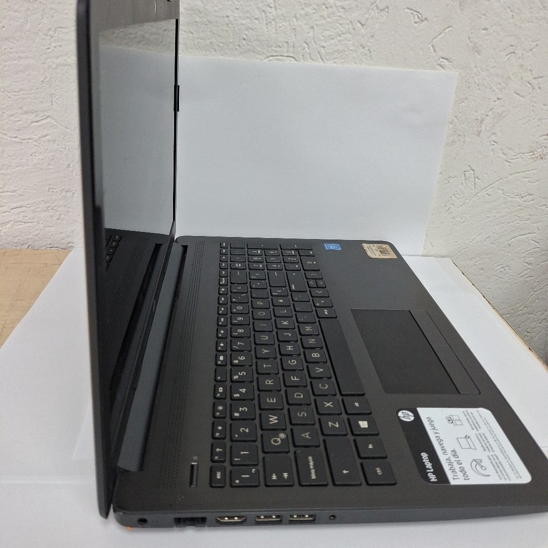 LAPTOP HP 15-DA0070LA (2020) 500 GB  4 GB RAM (SEMINUEVO)