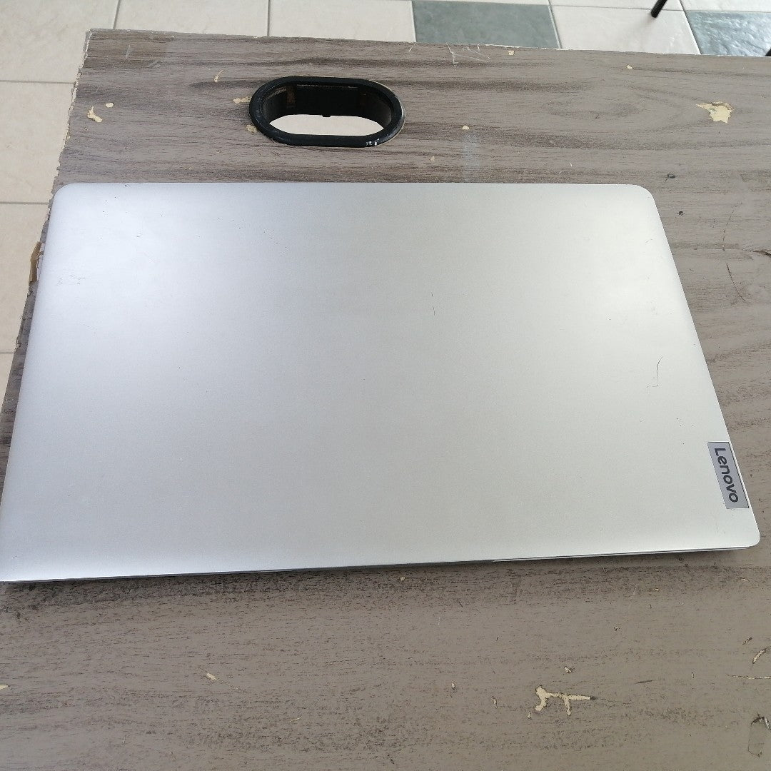 LAPTOP LENOVO IDEAPAD 1 15AMN7 (2023) 256 GB SSD 8 GB RAM (SEMINUEVO)