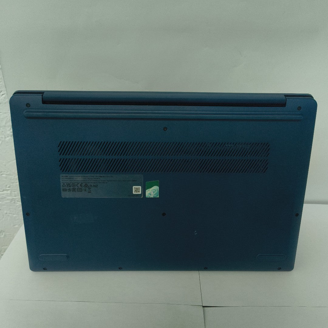 LAPTOP LENOVO IDEAPAD SLIM 3 15IRU8 (2024) 512 GB SSD 8 GB RAM (SEMINUEVO)