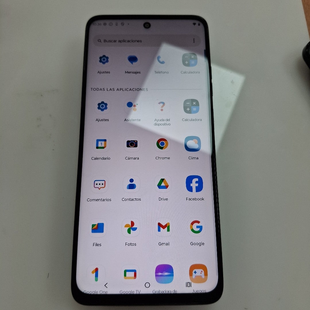 CELULAR MOTOROLA MOTO G15 XT2521-2 (2025) 128 GB 4 GB RAM (SEMINUEVO)