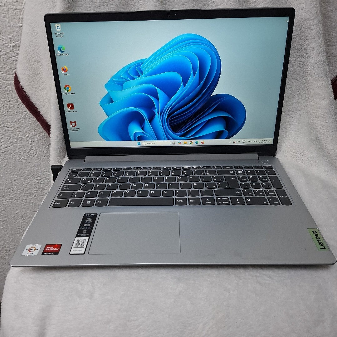LAPTOP LENOVO IDEAPAD 1 15AMN7 (2023) 256 GB SSD 8 GB RAM (SEMINUEVO)
