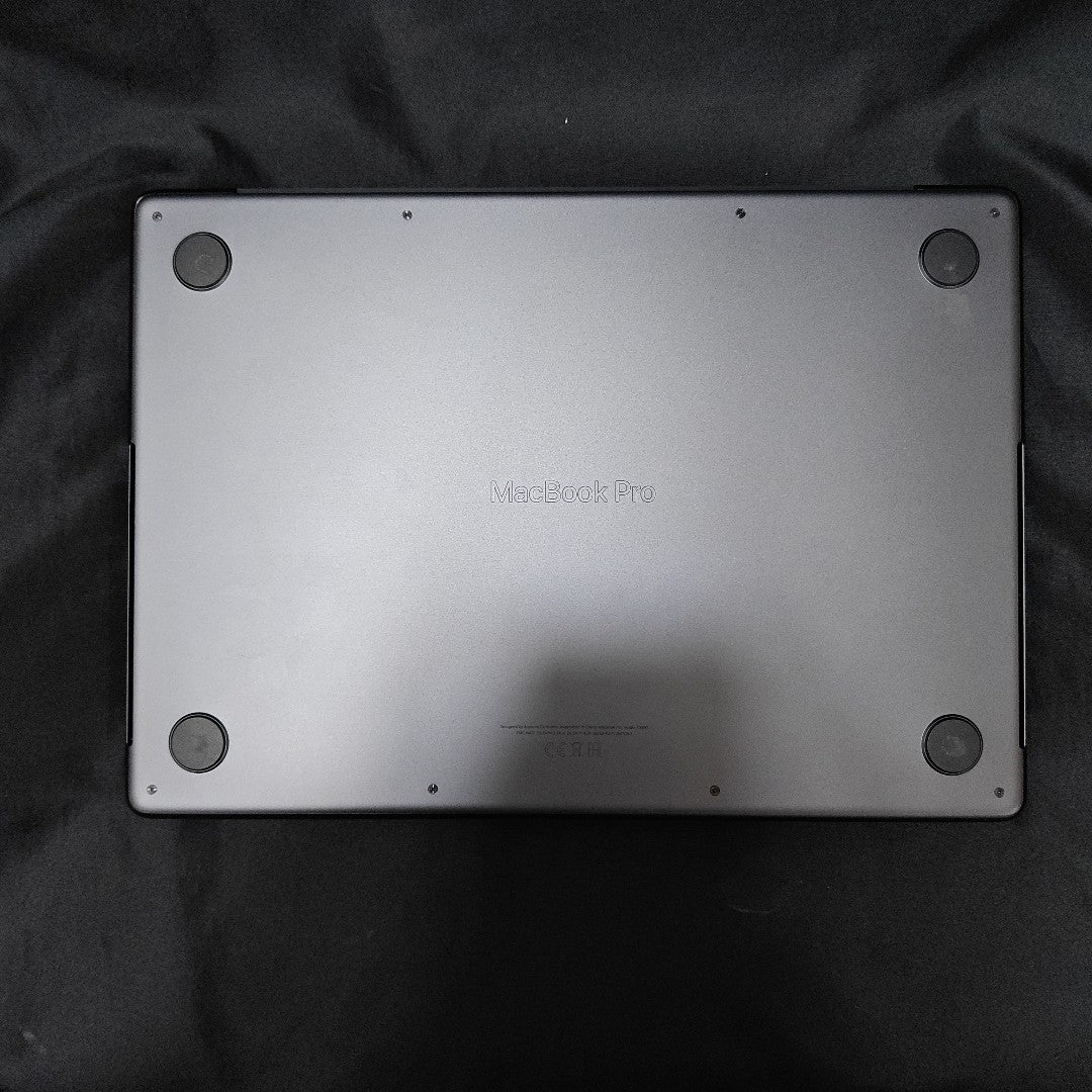 LAPTOP APPLE MACBOOK PRO 14" A2992 (CPU 11/GPU 14) (2023) 512 GB SSD 18 GB RAM (SEMINUEVO)