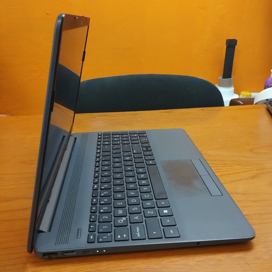 LAPTOP HP 255 G8 (2022) 1 TB 4 GB RAM (SEMINUEVO)