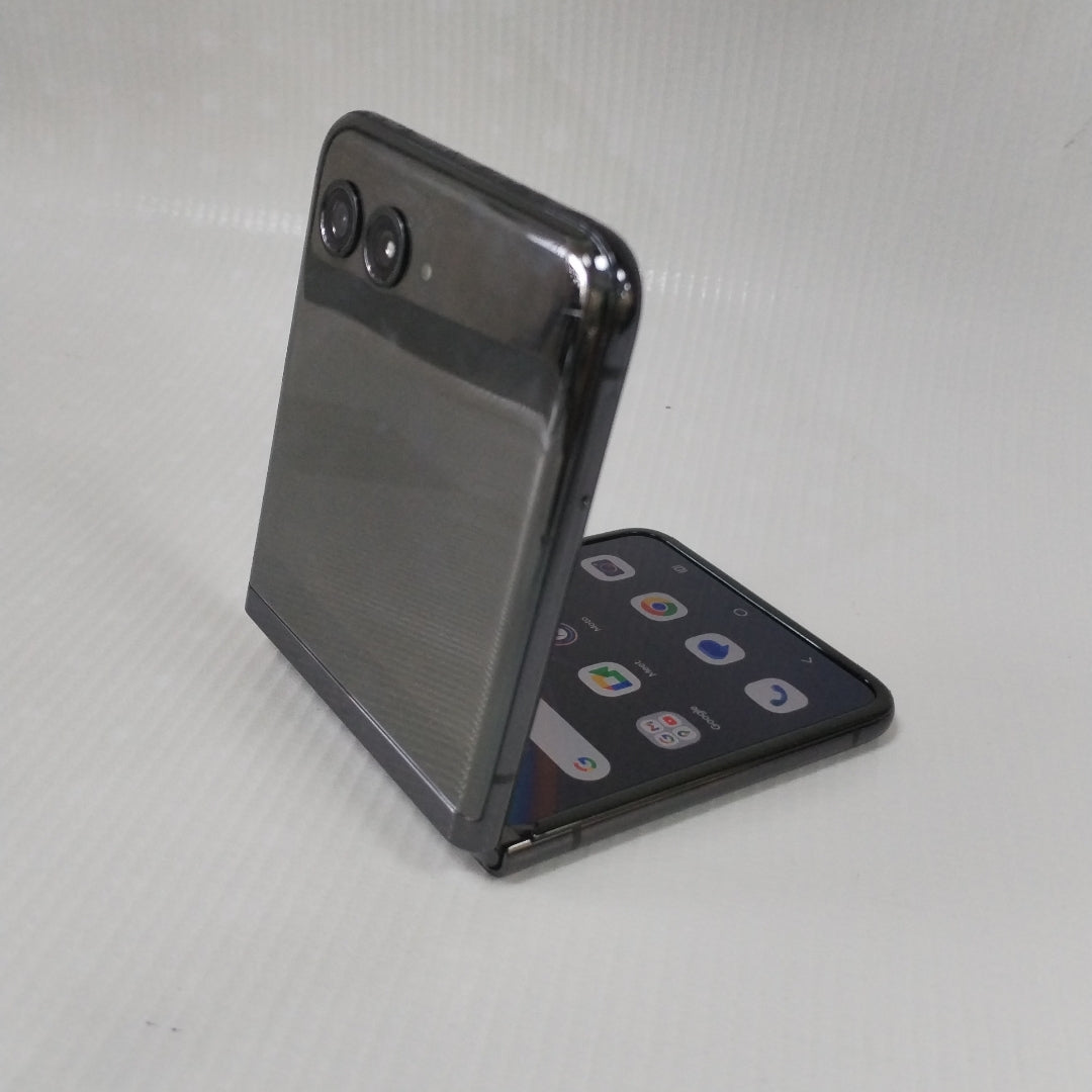 CELULAR MOTOROLA RAZR+ XT2321-3 (2023) 256 GB 8 GB RAM (SEMINUEVO)