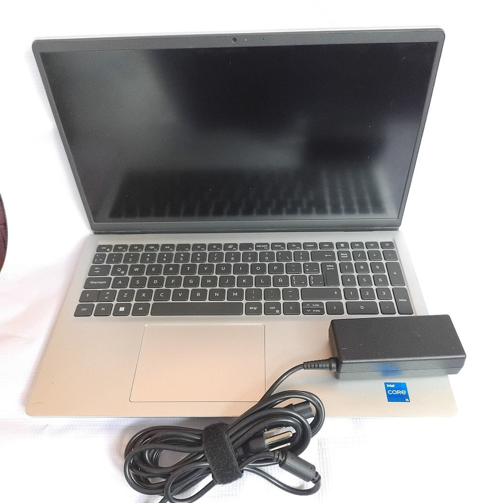 LAPTOP DELL INSPIRON 15 3520 (2024) 1 TB SSD 16 GB RAM (SEMINUEVO)