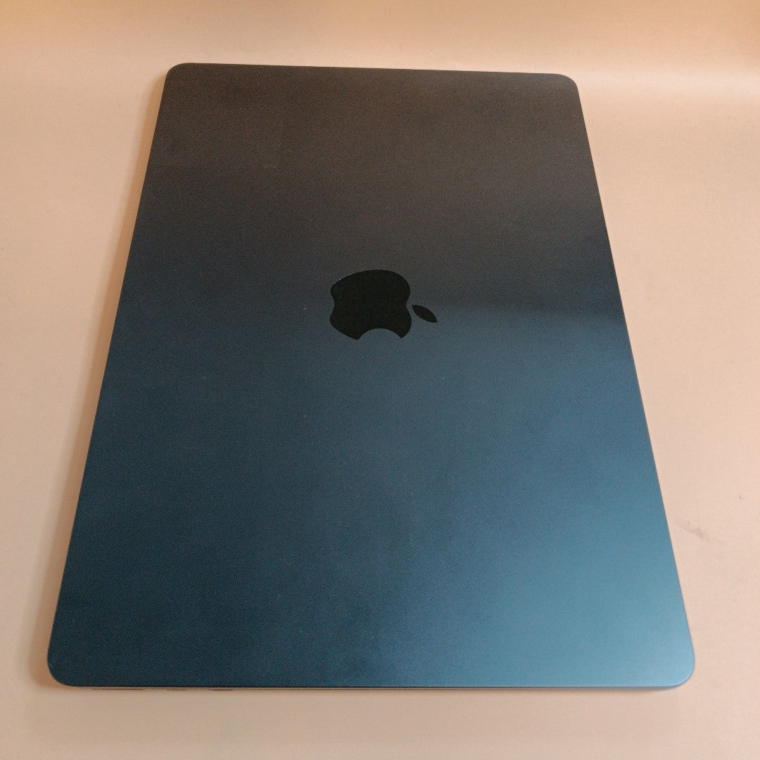 LAPTOP APPLE MACBOOK AIR 13" 2022 3.49 A2681 (8 CPU/8 GPU) 256 GB SSD 8 GB RAM (SEMINUEVO)