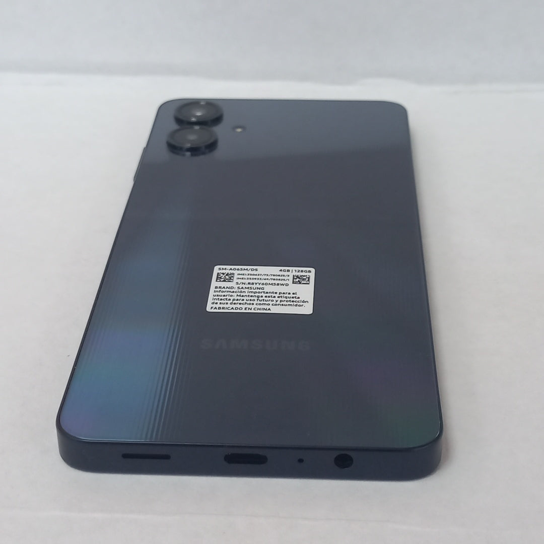 CELULAR SAMSUNG GALAXY A06 SM-A065M (2024) 128 GB 4 GB RAM (SEMINUEVO)