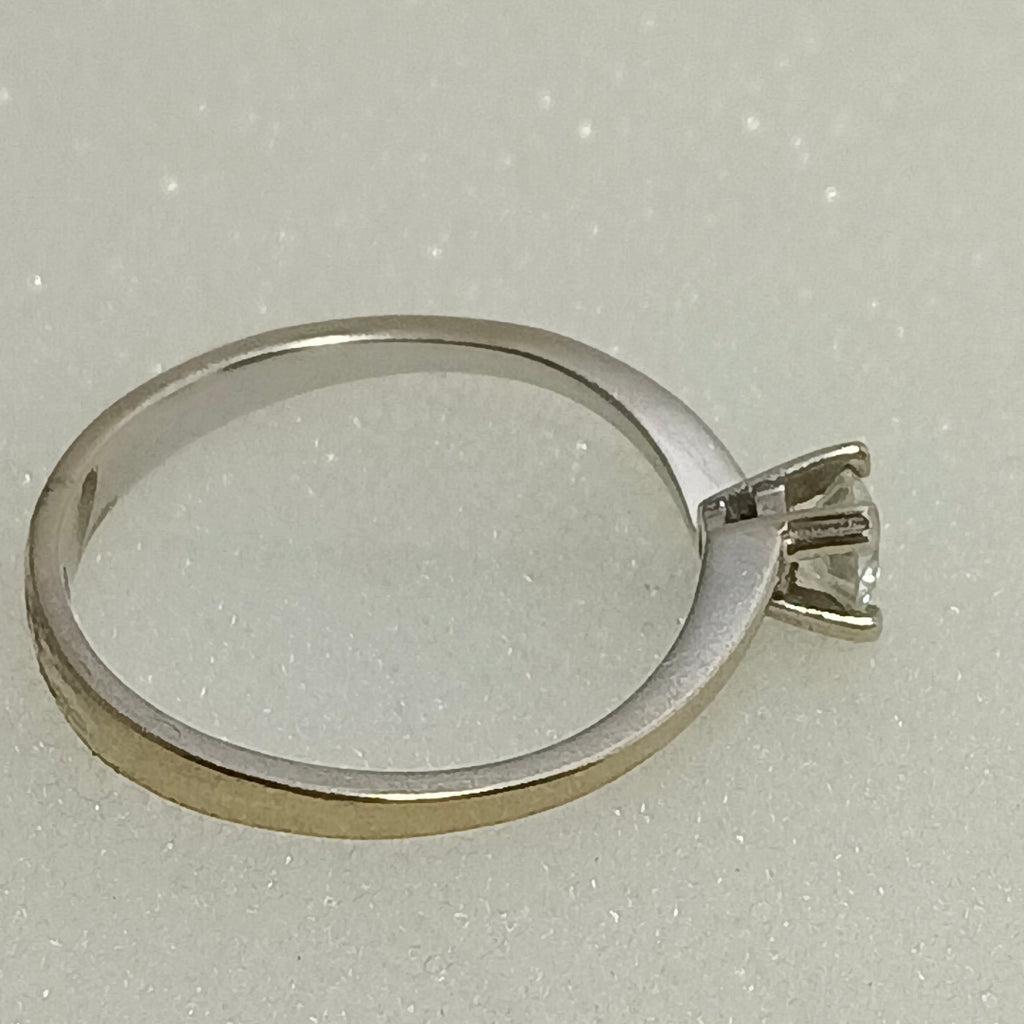 ANILLITO. ORO. 18 K 2 GRMS (SEMINUEVO)