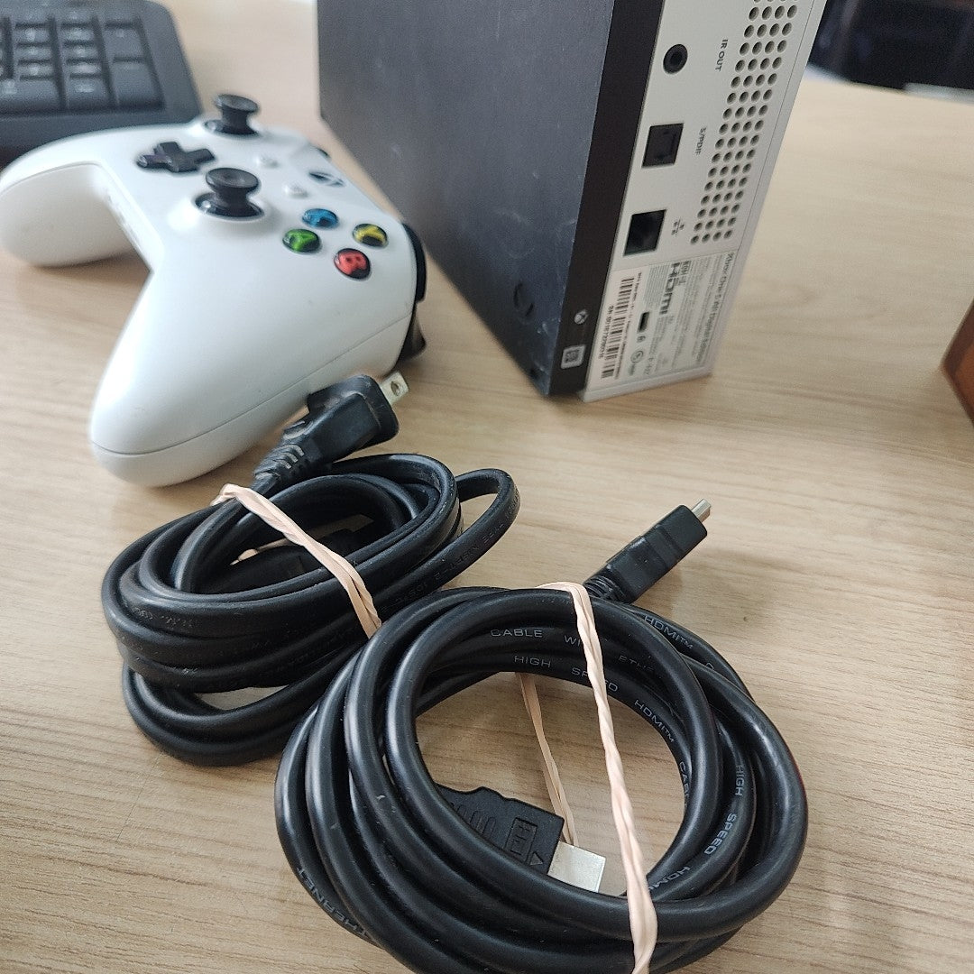 CONSOLA DE VIDEOJUEGO MICROSOFT XBOX ONE S 1 TB (SEMINUEVO)