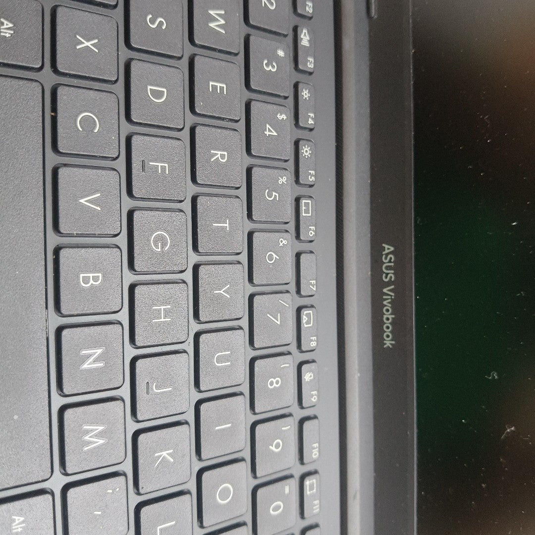 LAPTOP ASUS VIVOBOOK GO 14 E1404FA-NK209W (2023) 512 GB SSD 16 GB RAM (SEMINUEVO)