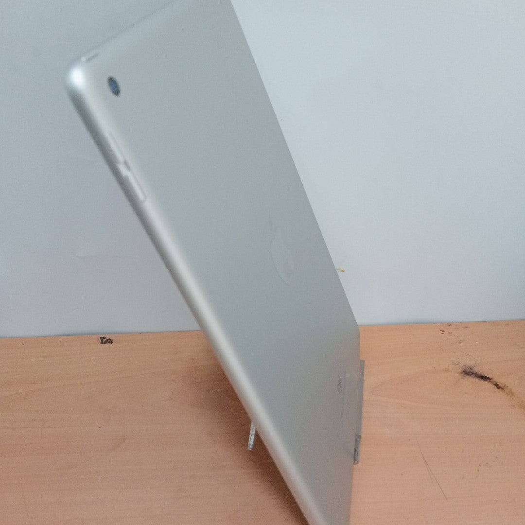 TABLETA APPLE IPAD 9 A2602 64 GB 3 GB RAM (SEMINUEVO)