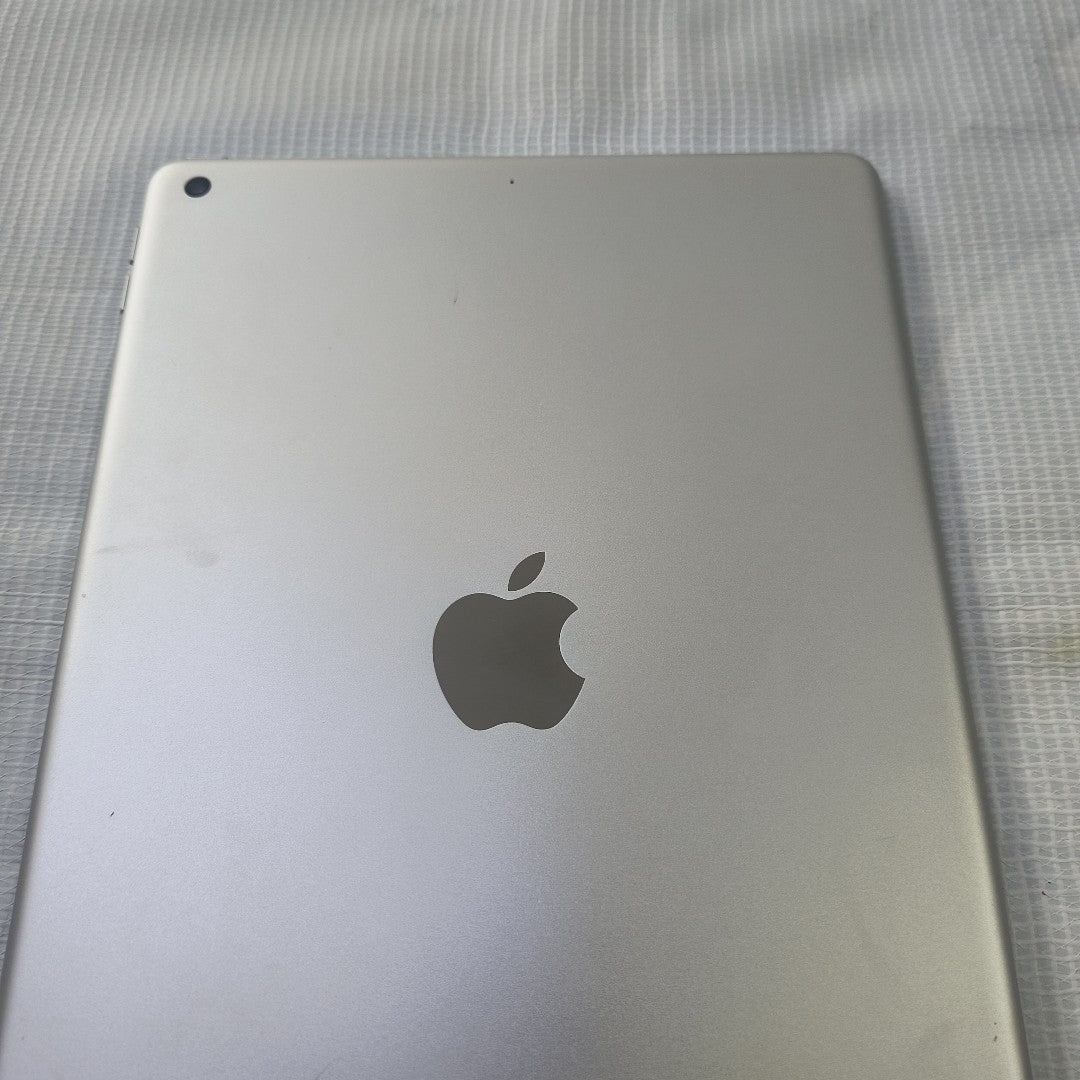 TABLETA APPLE IPAD 9 A2602 64 GB 3 GB RAM (SEMINUEVO)