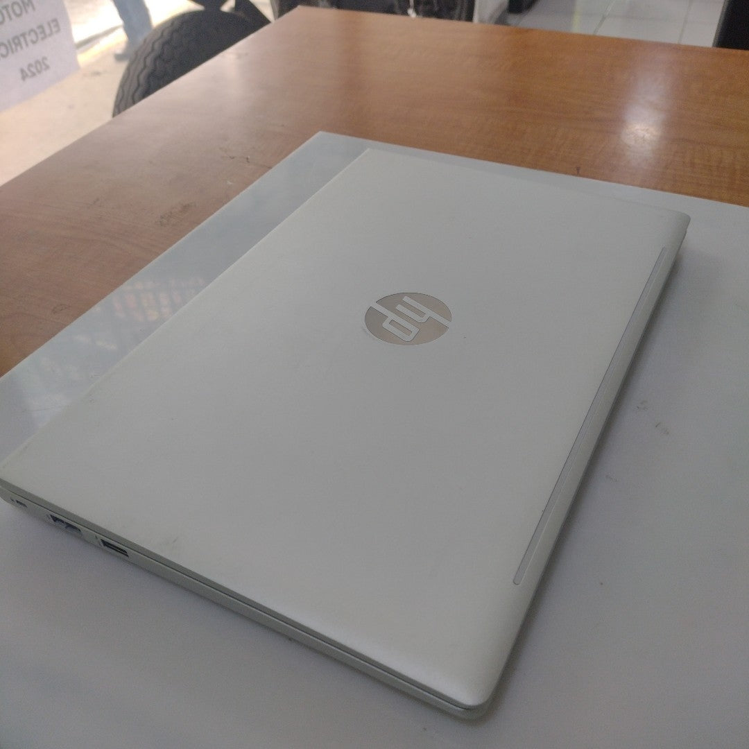 LAPTOP HP PROBOOK 440 G9 (2023) 512 GB SSD 8 GB RAM (SEMINUEVO)