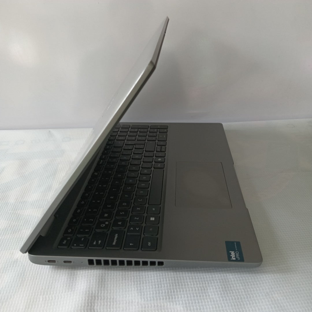 LAPTOP DELL LATITUDE 5550 (2024) 512 GB SSD 32 GB RAM (SEMINUEVO)