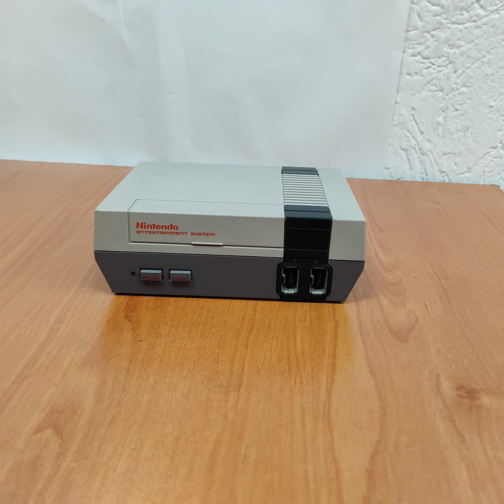 CONSOLA DE VIDEOJUEGO NINTENDO NES CLASSIC EDITION 30 JUEGOS PRECARGADOS                                                                                (SEMINUEVO)