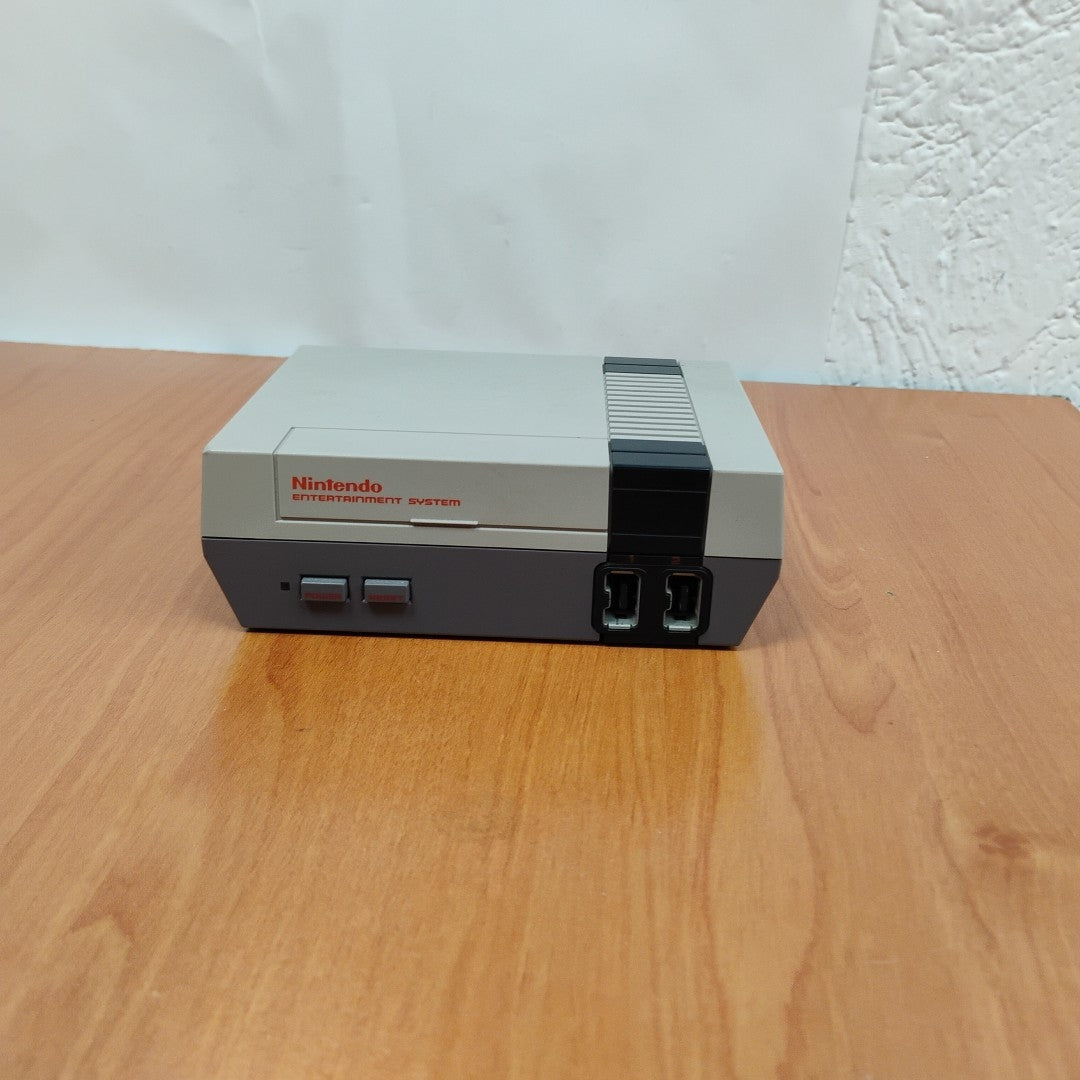 CONSOLA DE VIDEOJUEGO NINTENDO NES CLASSIC EDITION 30 JUEGOS PRECARGADOS                                                                                (SEMINUEVO)