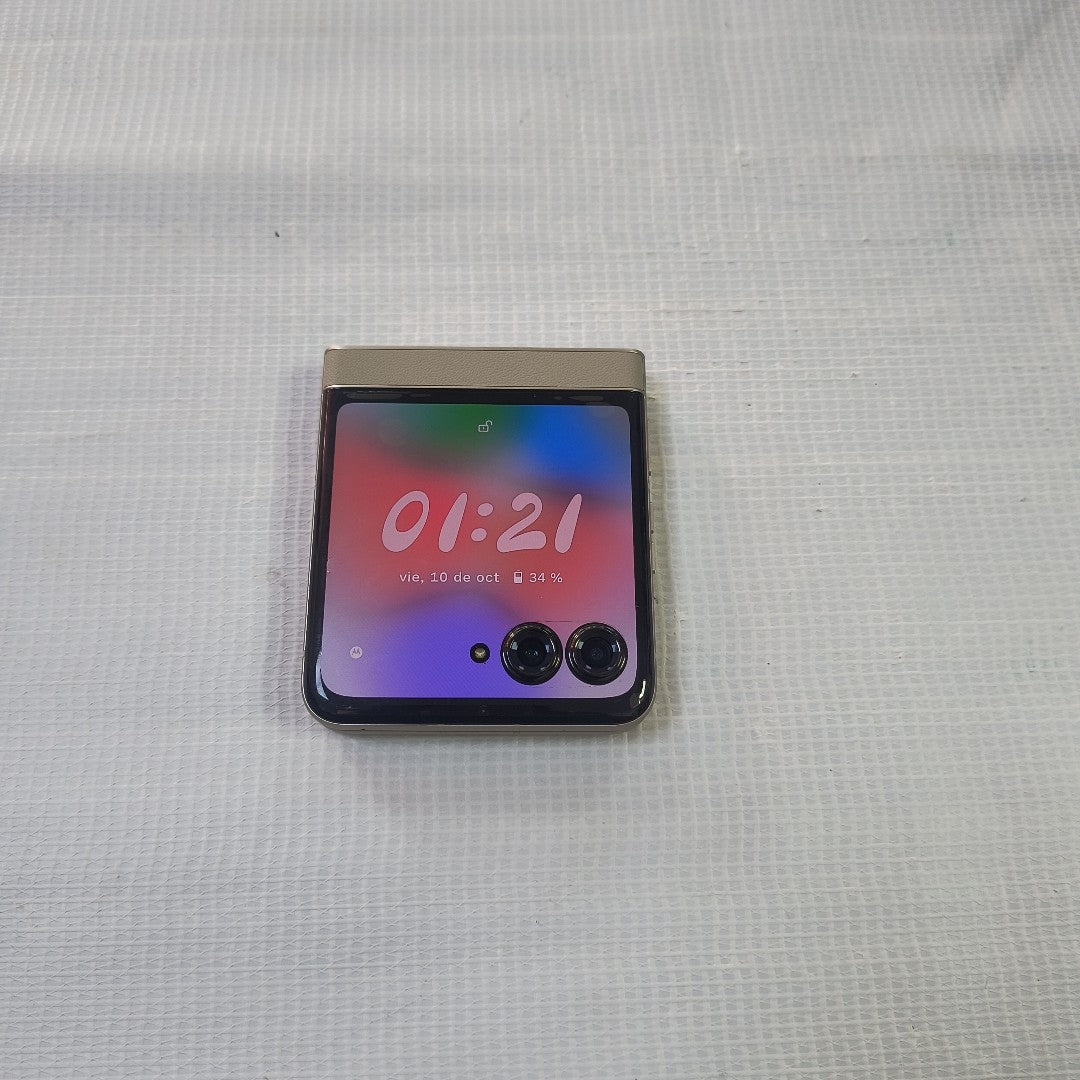 CELULAR MOTOROLA RAZR 50 5G XT2453-1 512 GB 12 GB RAM (SEMINUEVO)