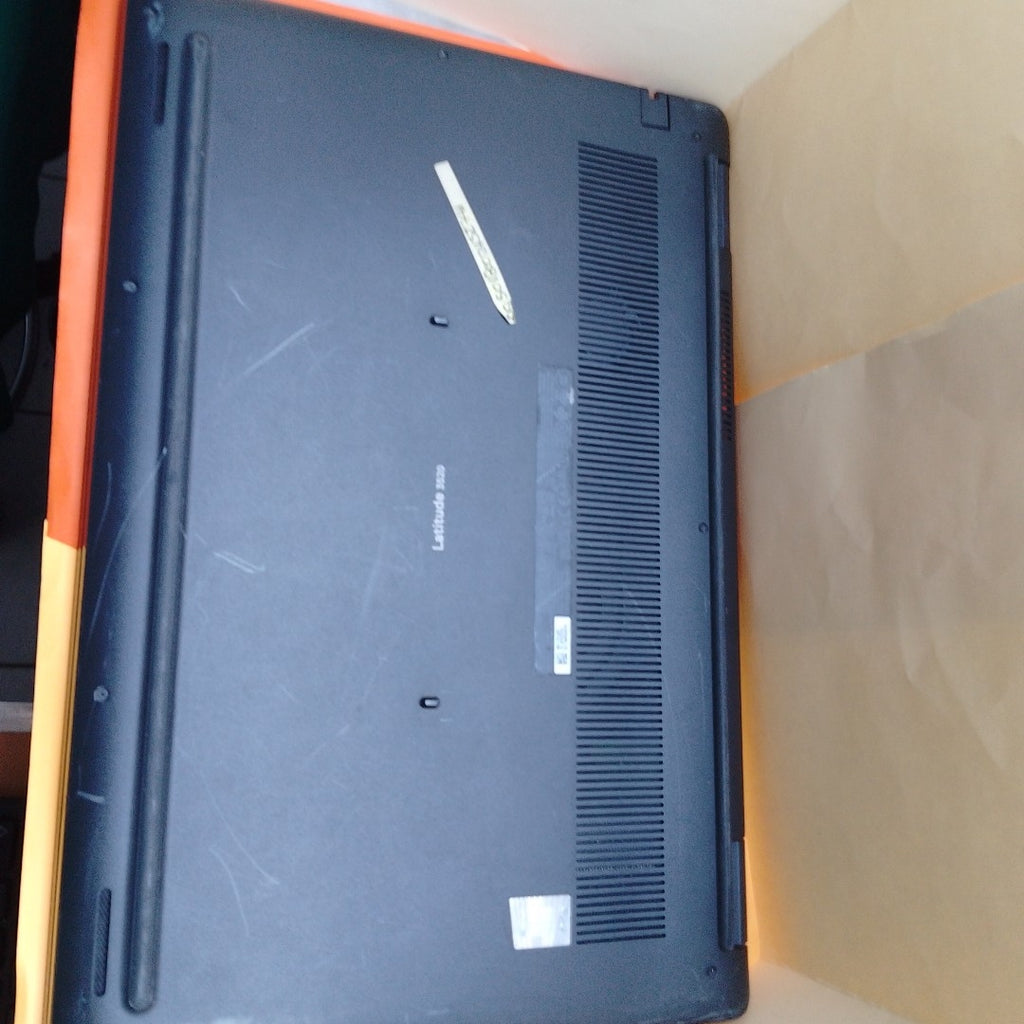 LAPTOP DELL LATITUDE 3520 (2022) 256 GB SSD 8 GB RAM (SEMINUEVO)