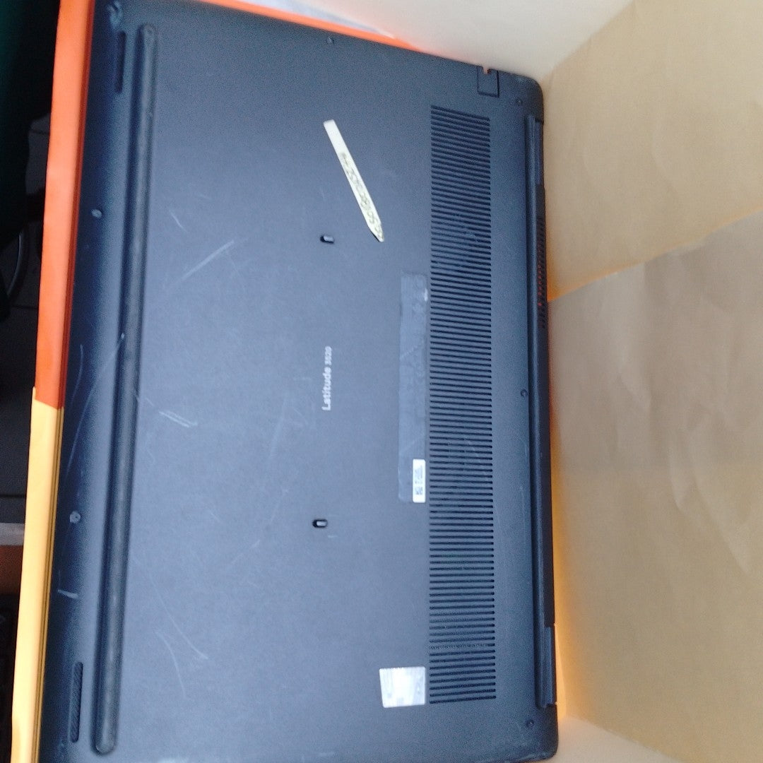 LAPTOP DELL LATITUDE 3520 (2022) 256 GB SSD 8 GB RAM (SEMINUEVO)
