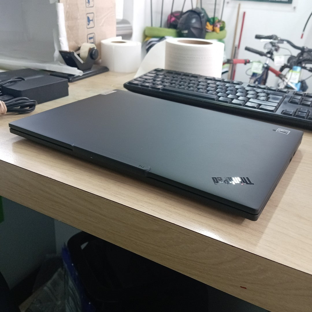 LAPTOP LENOVO THINKPAD T14 GEN 4 (2024) 512 GB SSD 16 GB RAM (SEMINUEVO)