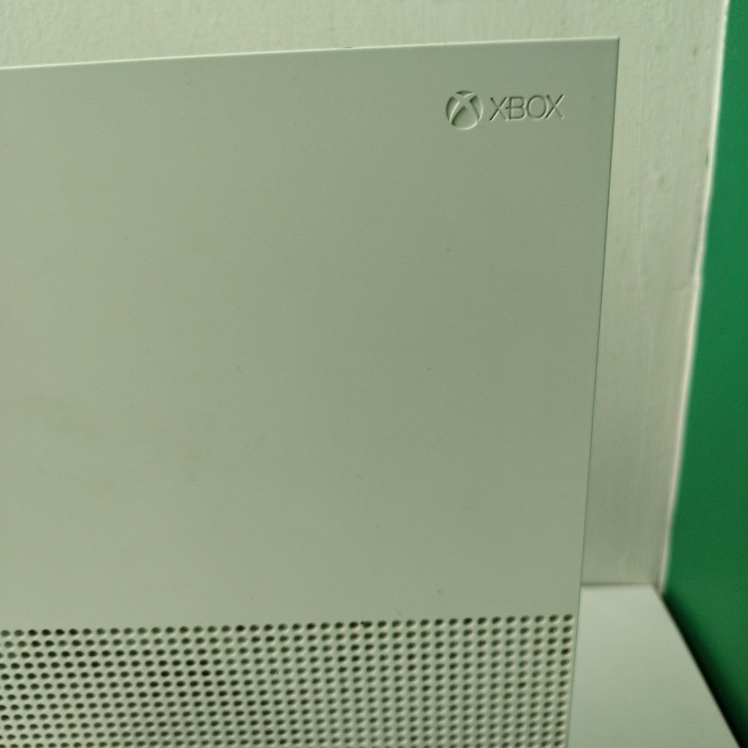 CONSOLA DE VIDEOJUEGO MICROSOFT XBOX ONE S 1 TB (SEMINUEVO)