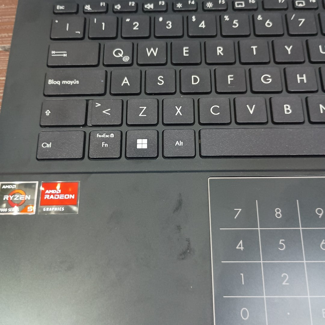 LAPTOP ASUS VIVOBOOK GO 14 E1404FA-NK209W (2023) 512 GB SSD 16 GB RAM (SEMINUEVO)