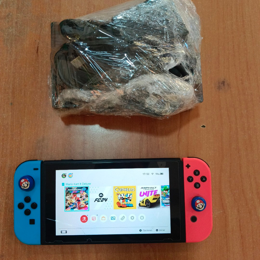 CONSOLA DE VIDEOJUEGO NINTENDO SWITCH 1.1 32 GB (SEMINUEVO)