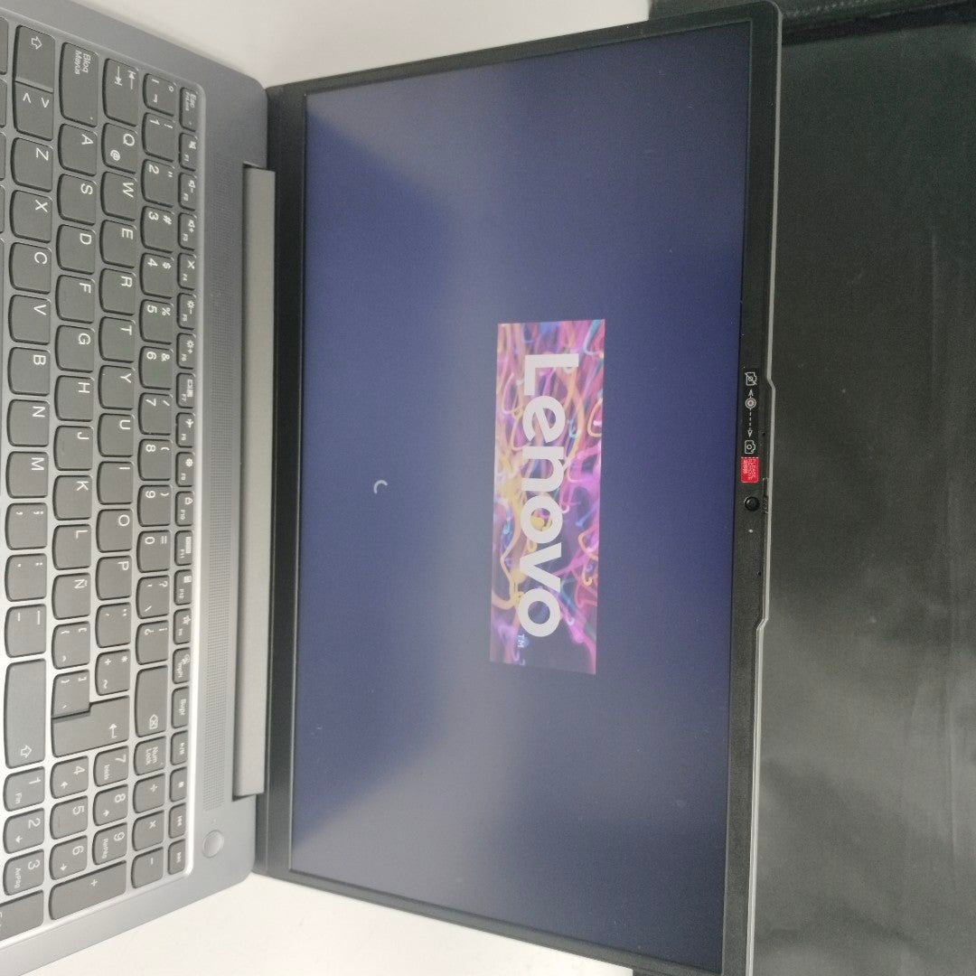 LAPTOP LENOVO IDEAPAD SLIM 3 15IAH8 (2024) 512 GB SSD 8 GB RAM (SEMINUEVO)