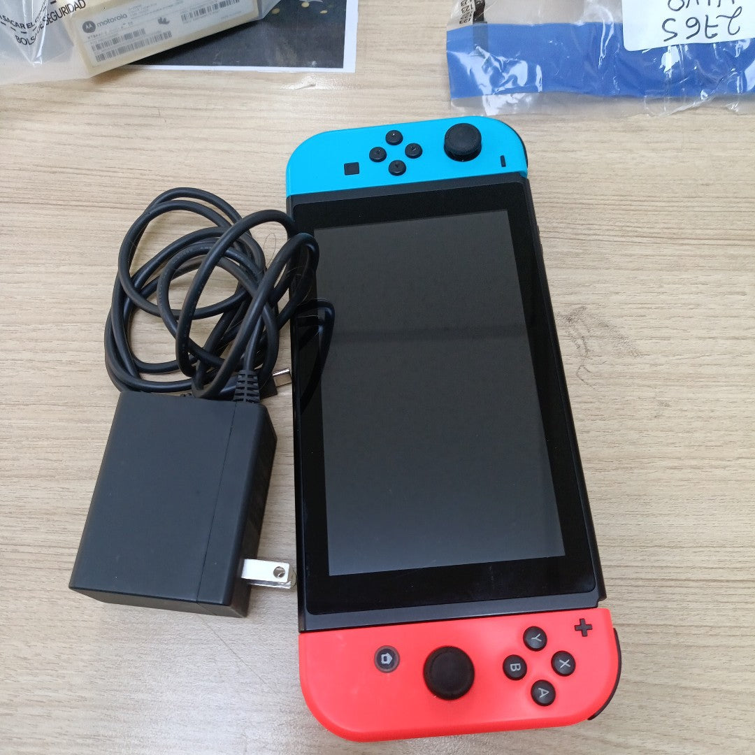 CONSOLA DE VIDEOJUEGO NINTENDO SWITCH 32 GB (SEMINUEVO)