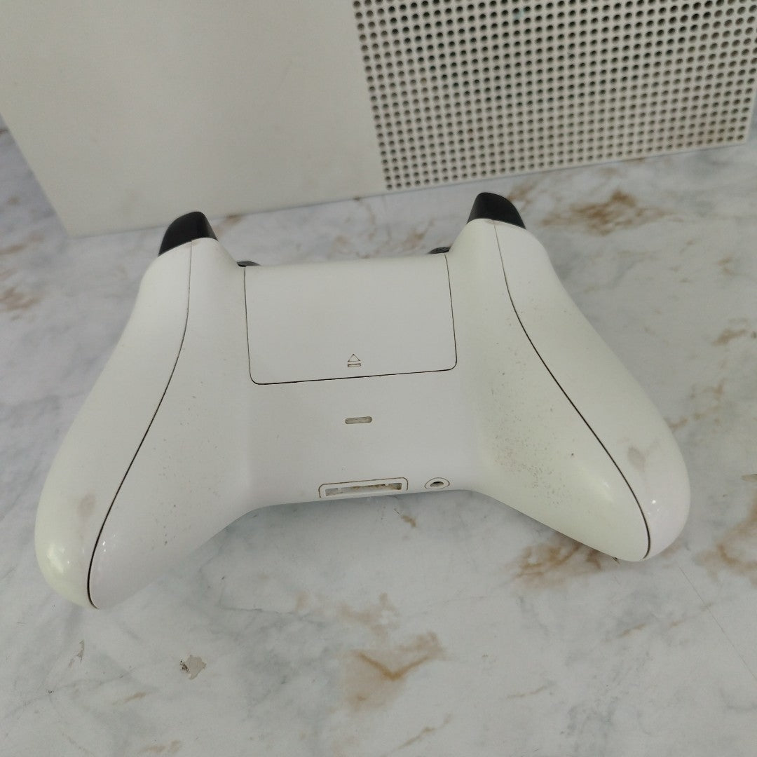 CONSOLA DE VIDEOJUEGO MICROSOFT XBOX ONE S 1 TB (SEMINUEVO)