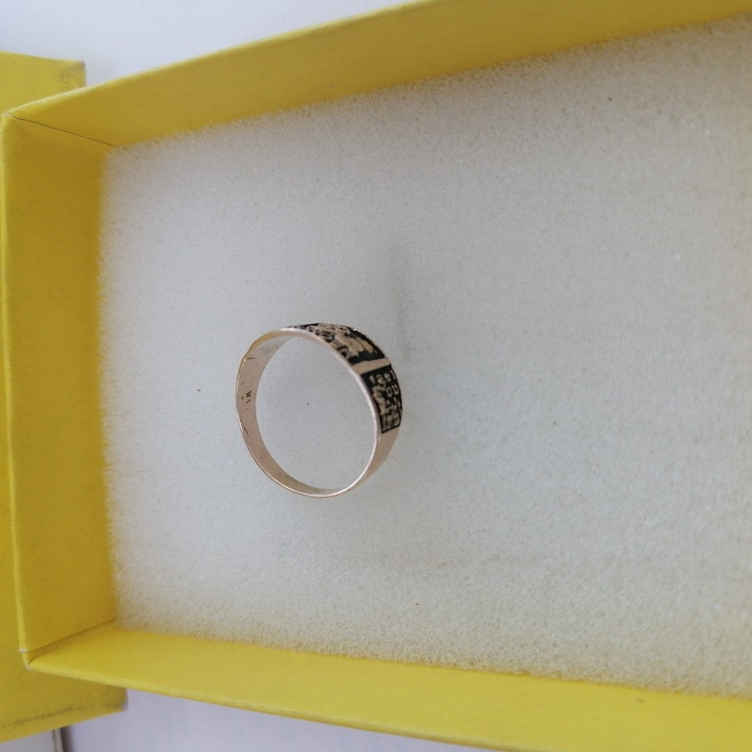 ANILLO DE GRADUACIÓN. ORO. 8 K 1.2 GRMS (SEMINUEVO)