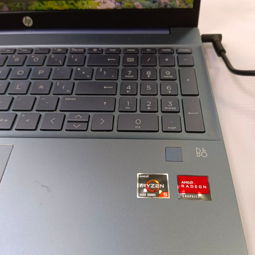 LAPTOP HP PAVILION 15-EH0002LA (2022) 512 GB SSD 8 GB RAM (SEMINUEVO)