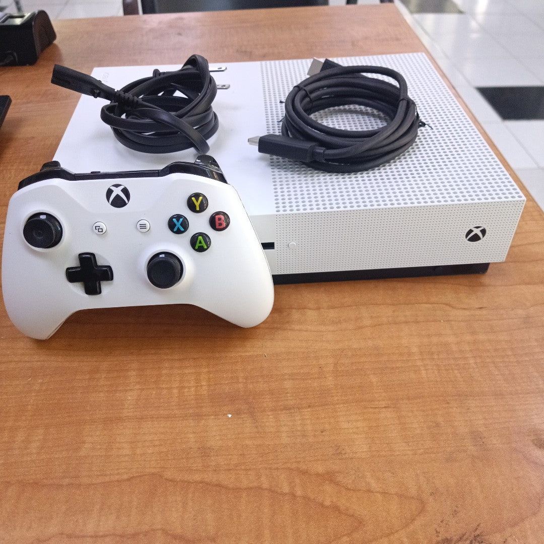 CONSOLA DE VIDEOJUEGO MICROSOFT XBOX ONE S 1 TB (SEMINUEVO)