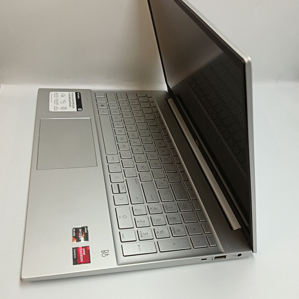 LAPTOP HP PAVILION 15-EH3002LA (2024) 512 GB SSD 16 GB RAM (SEMINUEVO)
