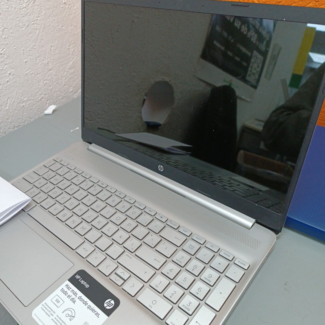 LAPTOP HP 15-DY0016LA (2023) 256 GB 12 GB RAM (SEMINUEVO)