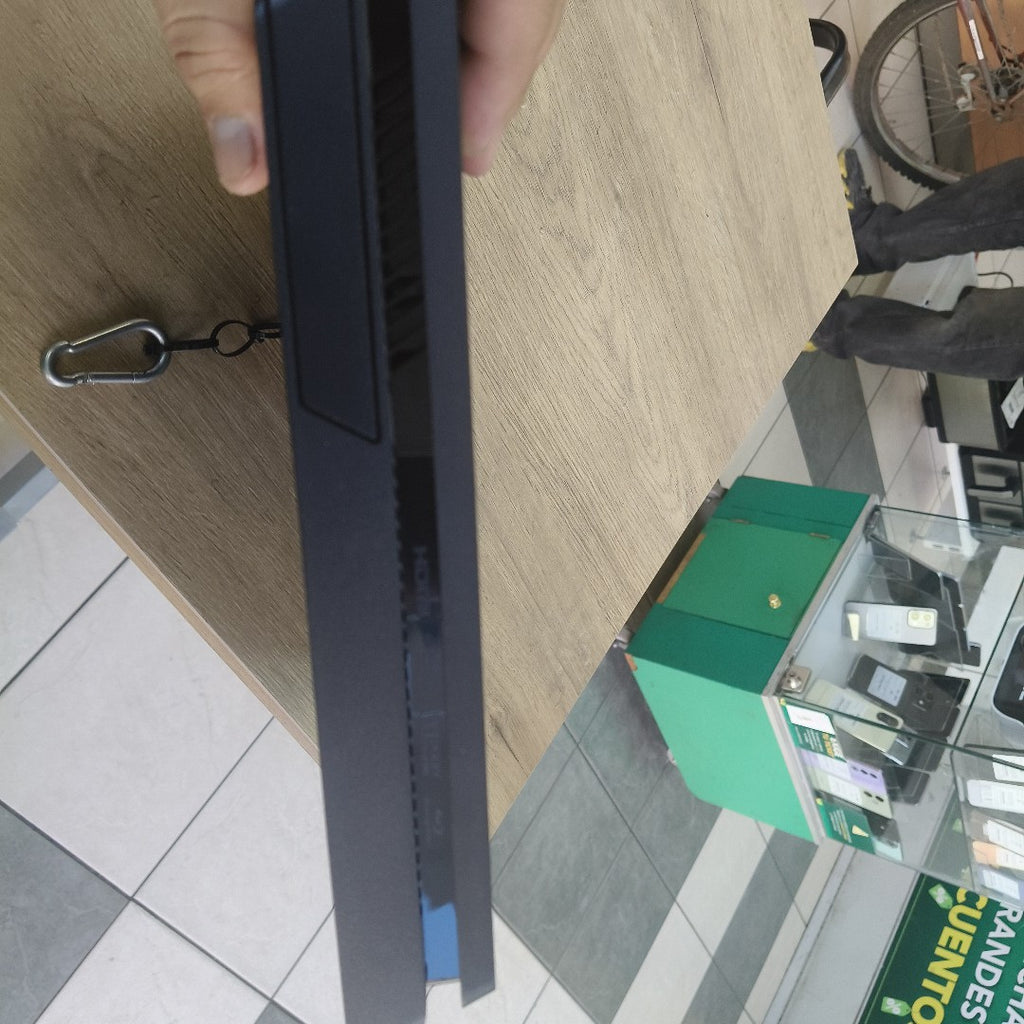 CONSOLA DE VIDEOJUEGO SONY PS4 SLIM 1 TB (SEMINUEVO)
